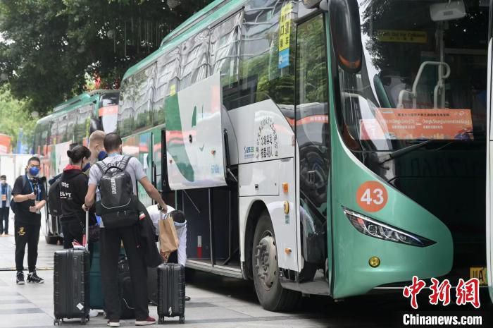 很多网友对此表示“除了蜘蛛侠，神秘海域必将成为荷兰弟的另一部代表作”！电影《神秘海域》由索尼影业出品，鲁本·弗雷斯彻（《毒液：致命守护者》）执导，汤姆·赫兰德（《蜘蛛侠：英雄远征》），马克·沃尔伯格（《变形金刚5》）、安东尼奥·班德拉斯(《痛苦与荣耀》) 、索菲娅·阿里、塔蒂·加布里埃联袂主演